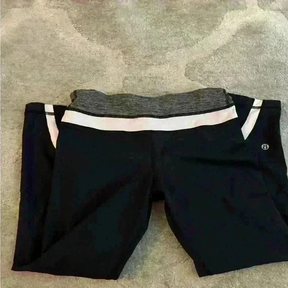 Lululemon Run: Inspire Crop  
Black / White - Picture 2 of 4